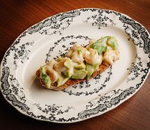 Брускетта с креветками