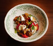 Салат с баклажаном и моцареллой