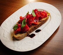 Брускетта с томатами