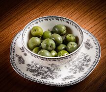 Оливки зеленые с косточкой