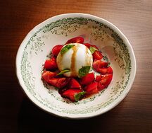 Буратта с помидорами