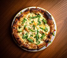 Четыре сыра с белыми грибами