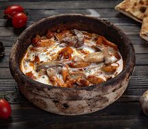 Тажин куриный с шампиньонами в сливочном соусе