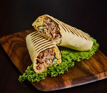 Шаурма куриная в сырном лаваше