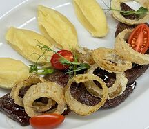 Телячья печень с луком