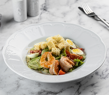 Салат цезарь с креветками