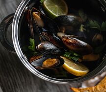 Мидии на компанию в сливочном соусе