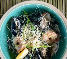 Спагетти с морскими тварями