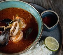 Том ям с морепродуктами