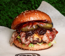 Бургер с беконом