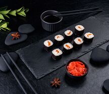 Ролл с лососем