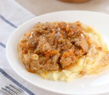 Картофельное пюре с гуляшом