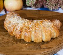 Рогалик с яблоком и абрикосом 