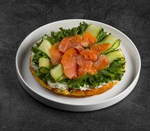 Сытная вафля с лососем