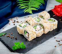 Ролл Калифорния в кунжуте