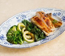 Куриное филе с зелеными овощами