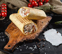 С традиционным соусом и курицей стандарт