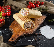С традиционным соусом и курицей мини