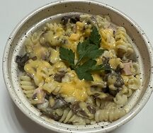 Паста с ветчиной и грибами