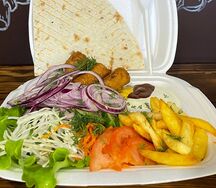 Фриттосы на тарелке