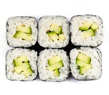 Классический ролл с огурцом