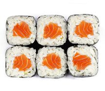 Классический ролл с лососем