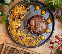 Сочный бифштекс из молодой говядины с сыром моцарелла и картофелем пай