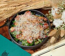 Салат с пастрами из говядины, стручковой фасолью и сыром пармезан
