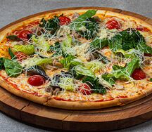 Пицца с куриным филе и соусом цезарь