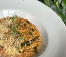 Орзо с лесными грибами и копченым сыром