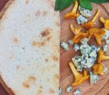 Кальцоне с лисичками и дорблю