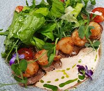 Салат с гребешком и говядиной