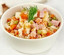 Салат Оливье с ветчиной