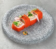 Ролл Калифорния с мясом камчатского краба