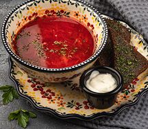 Борщ с чесночным хлебом