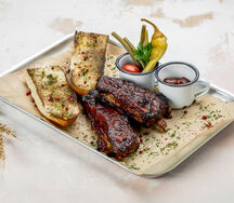 Свиные ребра в фирменном барбекю