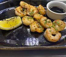 Жаренные тигровые креветки в чесночном масле