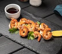 Жареные тигровые креветки в соусе