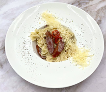 Паста Фарфалле с копчеными колбасками в сливочном соусе