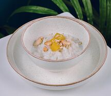 Каша рисовая на кокосовом молоке с манго и кешью