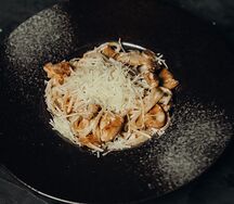 Паста с курицей грибами