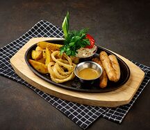 Куриные колбаски с сыром на гриле