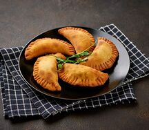 Мини-пирожки с сыром и халапеньо
