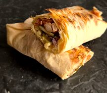 Ролл на мангале с куриным филе бедра