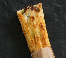 Ролл на мангале с говядиной 