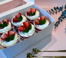 Ванильные трайфлы с клубничной начинкой 