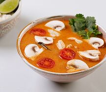 Том Кха с курицей