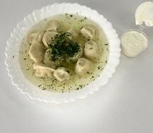 Пельмени домашние с бульоном