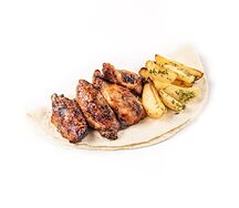 Крылышки с картофельными дольками