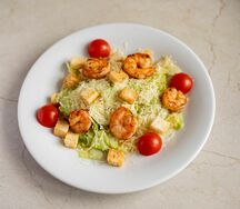 Салат Цезарь с креветками